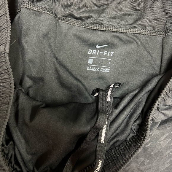 Nike running shorts - Picture 4 of 5